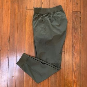 lululemon men’s ABC jogger. Rarely worn. Like new.